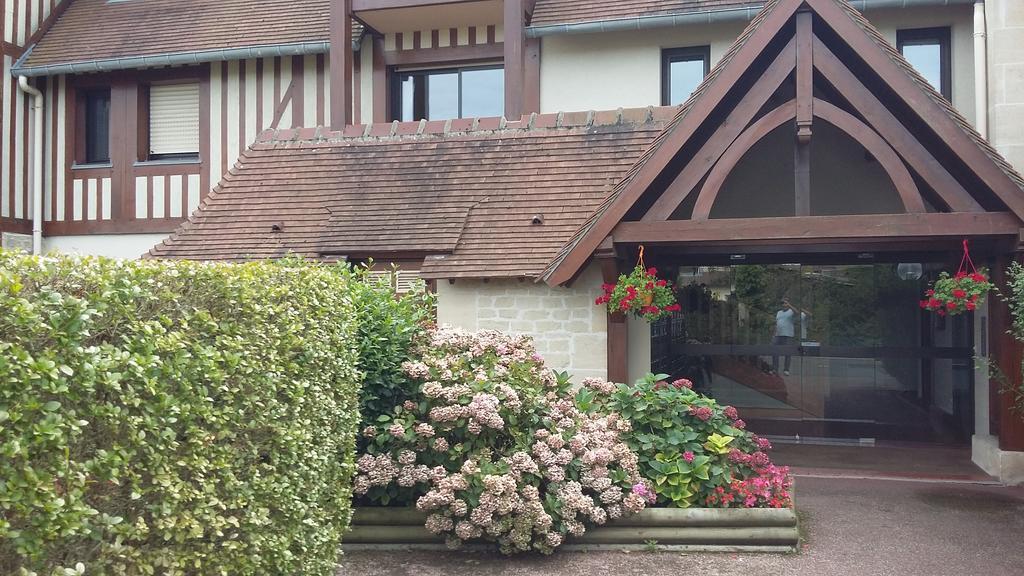 Les Manoirs Apartment Deauville Exterior photo